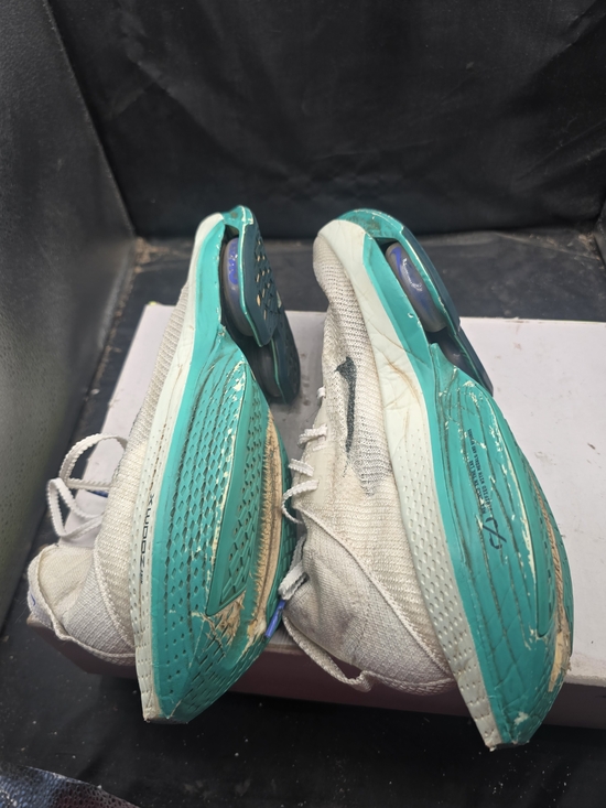 Athletic_Shoes